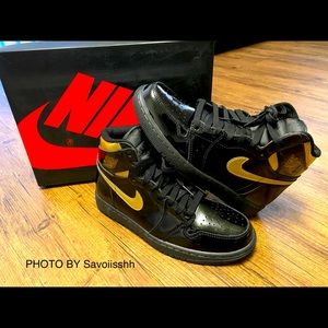 Jordan 1 Retro High OG “Black Metallic Gold”